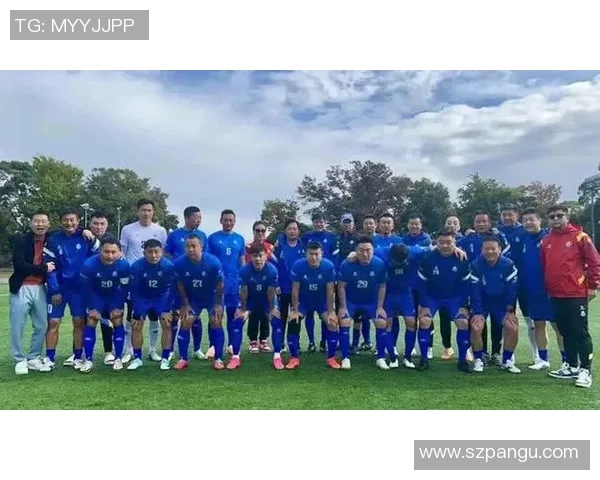 足球明星胡云峰精彩瞬间高清图片欣赏与个人生平介绍 足球明星胡云峰精彩瞬间高清图片欣赏与个人生平介绍