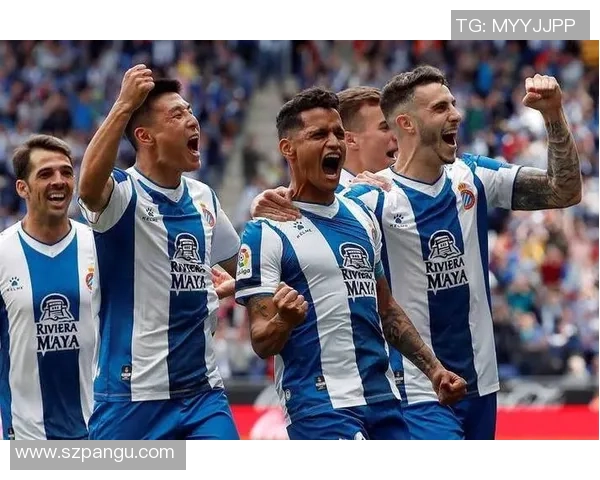 最强圆卡足球明星集结赛揭幕球迷狂欢期待精彩对决